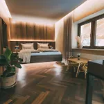 Daire Alpi - Private & Living