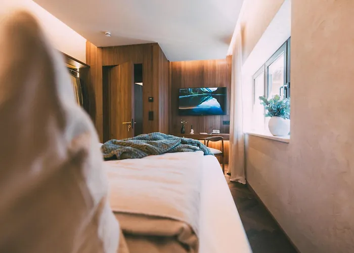 Alpi - Private & Living